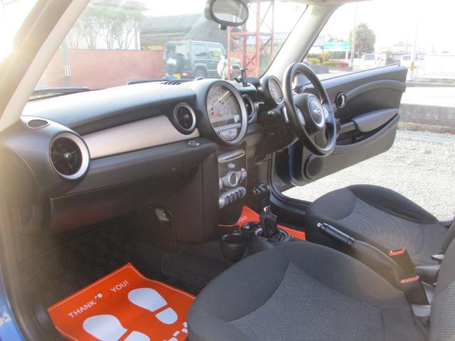 MINI ワン 自動車税 安い1400cc ボディ全磨き後 ガラスコーティング施工済 ルームクリーニング済 異臭無し エンジンオイル エレメント ブレーキフルード全交換渡し(22枚目)