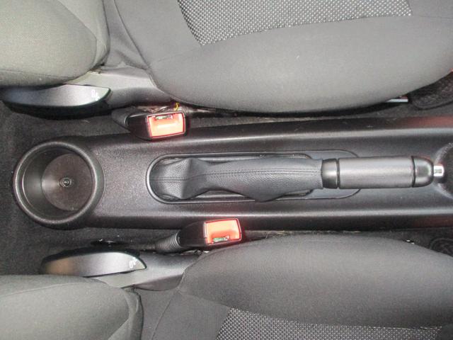 MINI ワン 自動車税 安い1400cc ボディ全磨き後 ガラスコーティング施工済 ルームクリーニング済 異臭無し エンジンオイル エレメント ブレーキフルード全交換渡し(32枚目)