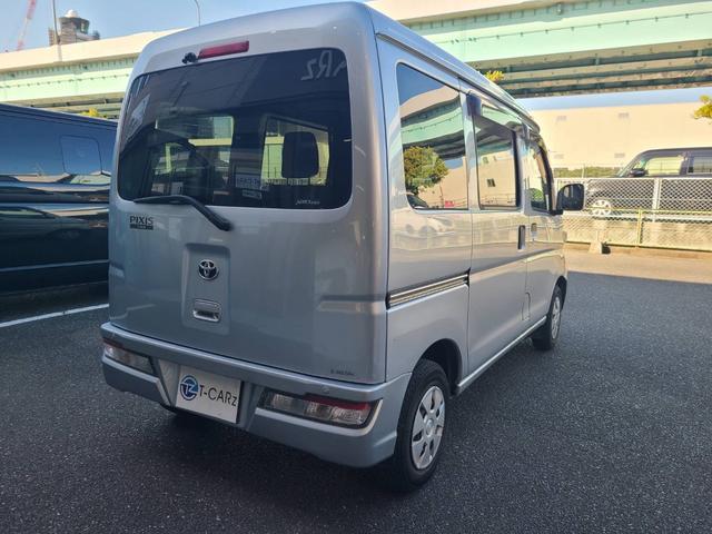 ピクシスバン クルーズ　ＳＡＩＩＩ　ナビ　バックカメラ　衝突軽減ブレーキ　地デジ　電動格納ミラー　ＥＴＣ　レベライザー　斜線制御　パワーウィンドウ　アイドリングストップ　エアコン　パワーステアリング　オートマチックハイビーム（5枚目）