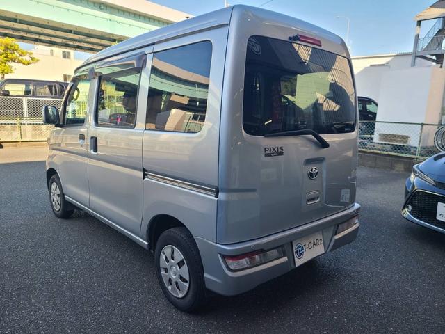 ピクシスバン クルーズ　ＳＡＩＩＩ　ナビ　バックカメラ　衝突軽減ブレーキ　地デジ　電動格納ミラー　ＥＴＣ　レベライザー　斜線制御　パワーウィンドウ　アイドリングストップ　エアコン　パワーステアリング　オートマチックハイビーム（7枚目）