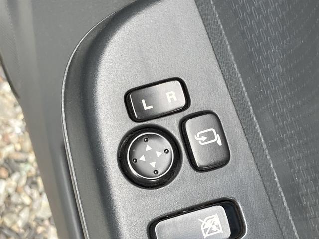 アルトラパン １０ｔｈアニバーサリーリミテッド　タイミングチェーン　スマートキー　プッシュスターター　電動格納ドアミラー　オートエアコン　ＣＤデッキ　ベンチシート　純正１４インチアルミホイール（9枚目）