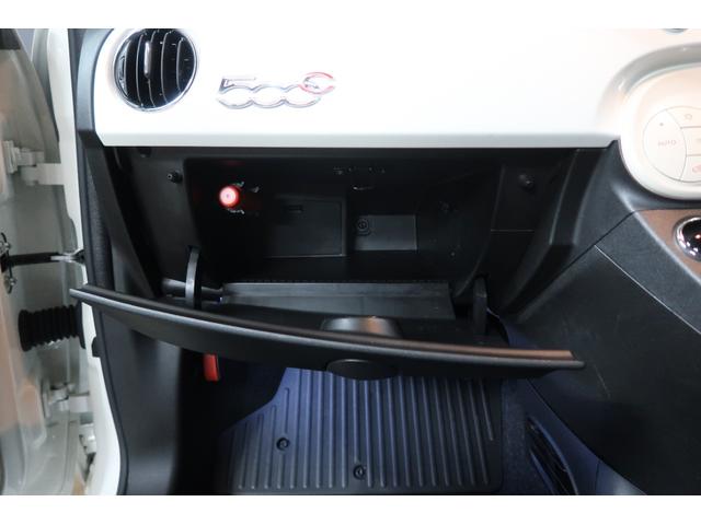 ５００Ｃ ツインエア　ラウンジ　赤幌電動キャンバストップ　Ａｐｐｌｅｃａｒｐａｙ対応ディスプレイ　バックソナー　ドライブレコーダー　フロント＆リアフォグランプ　ＵＳＢ接続ポート＆Ｂｌｕｅｔｏｏｔｈ接続対応　ＨＩＤヘッドライト　禁煙車（77枚目）
