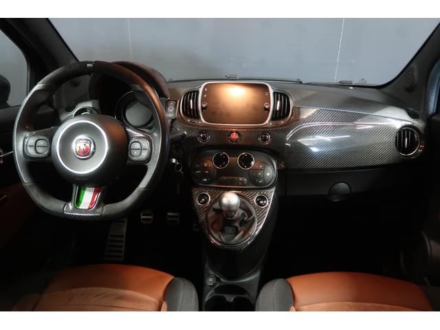 アバルト５９５ コンペティツィオーネ　７０周年記念車　左Ｈ　Ａｐｐｌｅｃａｒｐｌａｙ対応ディスプレイ　前後ドライブレコーダー　バックソナー　レコードモンツァマフラー　フロント＆リアフォグランプ　Ｂｌｕｅｔｏｏｔｈ接続対応＆ＵＳＢ接続ポート（3枚目）