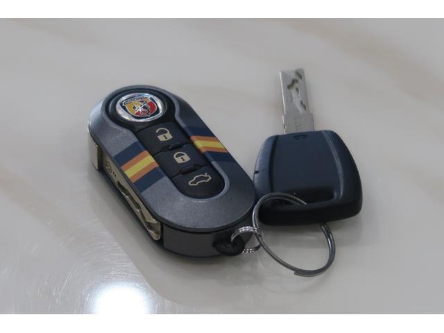 アバルト５９５ コンペティツィオーネ　７０周年記念車　左Ｈ　Ａｐｐｌｅｃａｒｐｌａｙ対応ディスプレイ　前後ドライブレコーダー　バックソナー　レコードモンツァマフラー　フロント＆リアフォグランプ　Ｂｌｕｅｔｏｏｔｈ接続対応＆ＵＳＢ接続ポート（9枚目）