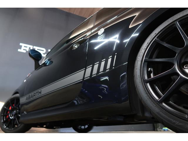 アバルト５９５ コンペティツィオーネ　７０周年記念車　左Ｈ　Ａｐｐｌｅｃａｒｐｌａｙ対応ディスプレイ　前後ドライブレコーダー　バックソナー　レコードモンツァマフラー　フロント＆リアフォグランプ　Ｂｌｕｅｔｏｏｔｈ接続対応＆ＵＳＢ接続ポート（28枚目）