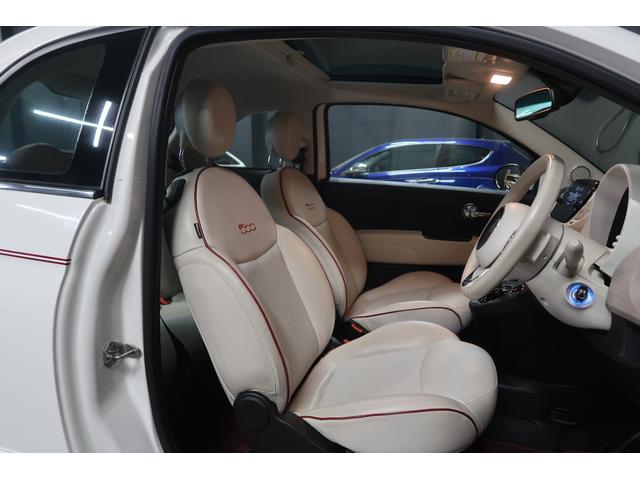 ●『ポルトローナ・フラウ半革シート』イタリアを代表する高級家具ブランド『ペレ・フラウ』のシートが採用された内装です。お洒落でスポーティさと高級感を兼ね揃ており毎日のカーライフが楽しみになります♪