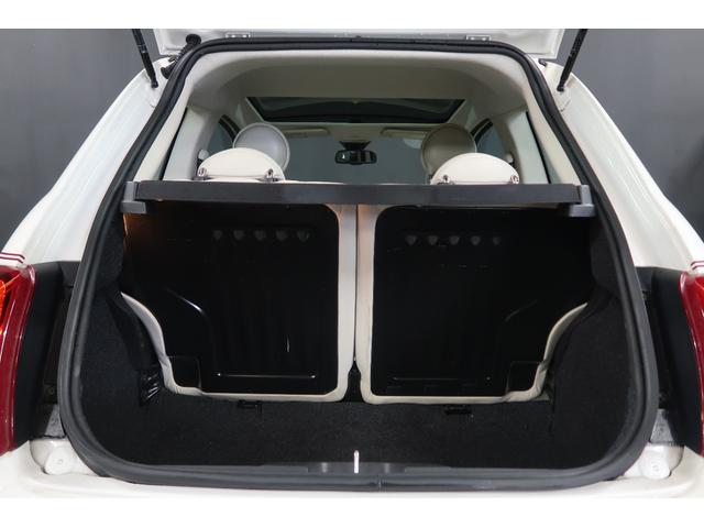 ●リアラゲッジスペースもゆったりあります♪大きめの荷物もシートを倒したら楽々ですね！