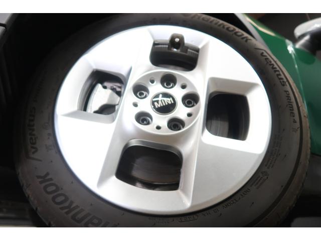 ＭＩＮＩ 　純正ディスプレイオーディオ　バックカメラ　シートヒーター　クルーズコントロール　Ｂｌｕｅｔｏｏｔｈ接続対応　バックソナー　純正１６インチＡＷ　ワイヤレス充電　ハーフレザーシート　ＬＥＤヘッドライト（11枚目）