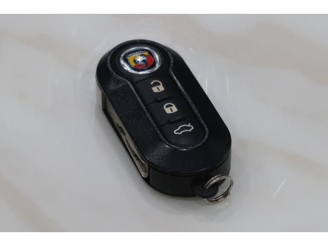 アバルト595 コンペティツィオーネ ワンオーナー 5速MT車 Applecarplay対応ディスプレイオーディオ バックソナー ETC フロント&リアフォグランプ Bluetooth接続対応&USB接続ポート 取説&保証書 一年保証付き(9枚目)