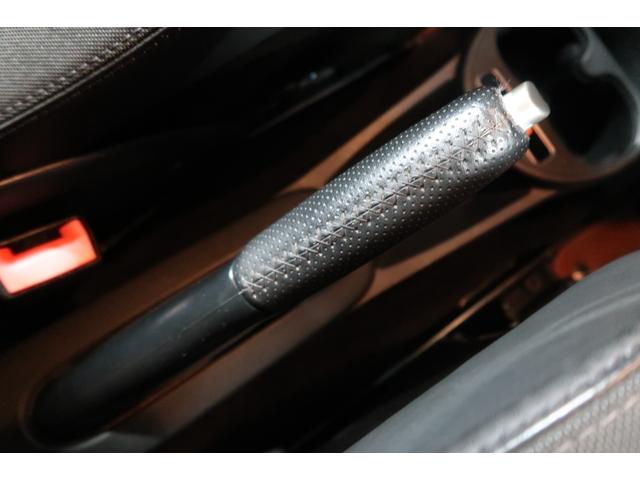 アバルト５９５ コンペティツィオーネ　ＳＤナビ＆フルセグ　バックカメラ　Ｂｌｕｅｔｏｏｔｈ接続対応＆ＵＳＢ接続ポート　パドルシフト　　ＨＩＤヘッドライト　フロント＆リアフォグ　ブースターメーター　純正１７インチアルミホイール　取説＆保証書（78枚目）