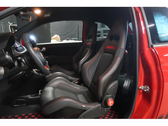 アバルト６９５ コンペティツィオーネ　ワンオーナー　左Ｈ　ＭＴ車　ａｐｐｌｅｃａｒｐａｙ対応ディスプレイオーディオ　ＥＴＣ　バックソナー　フロント＆リアフォグランプ　Ｂｌｕｅｔｏｏｔｈ接続対応＆ＵＳＢ接続ポート　取説＆保証書　１年保証付き（12枚目）