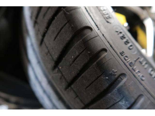 アバルト６９５ コンペティツィオーネ　ワンオーナー　左Ｈ　ＭＴ車　ａｐｐｌｅｃａｒｐａｙ対応ディスプレイオーディオ　ＥＴＣ　バックソナー　フロント＆リアフォグランプ　Ｂｌｕｅｔｏｏｔｈ接続対応＆ＵＳＢ接続ポート　取説＆保証書　１年保証付き（30枚目）