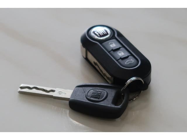 ５００Ｃ ドルチェヴィータ　１００台限定車　電動キャンバストップ　ＳＤナビ＆フルセグ　クルコン　バックソナー　アイドリングストップ　ＥＴＣ　Ｂｌｕｅｔｏｏｔｈ接続対応＆ＵＳＢ接続ポート　フロント＆リアフォグ　純正１６インチＡＷ（9枚目）