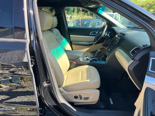 エクスプローラー ＸＬＴ　エコブースト　／３列７人乗り／２ＷＤ／ジオバンナ２２ｉｎｃｈアルミホイール／本革パワーシート／ＬＥＤ／ＳＤナビ／フルセグ／バックカメラ／Ｂｌｕｅｔｏｏｔｈ／スマートキー／ルーフレール／クリアランスソナー（40枚目）
