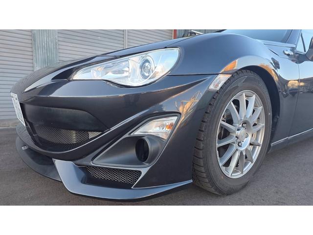 ８６ レーシング　６速マニュアル　ダックテールスポイラー　ロールゲージ　車高調　エアコン　パワステ　パワーウィンドウ　ＡＢＳ　エアバック（2枚目）