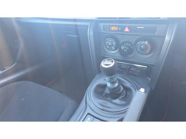 ８６ レーシング　６速マニュアル　ダックテールスポイラー　ロールゲージ　車高調　エアコン　パワステ　パワーウィンドウ　ＡＢＳ　エアバック（6枚目）