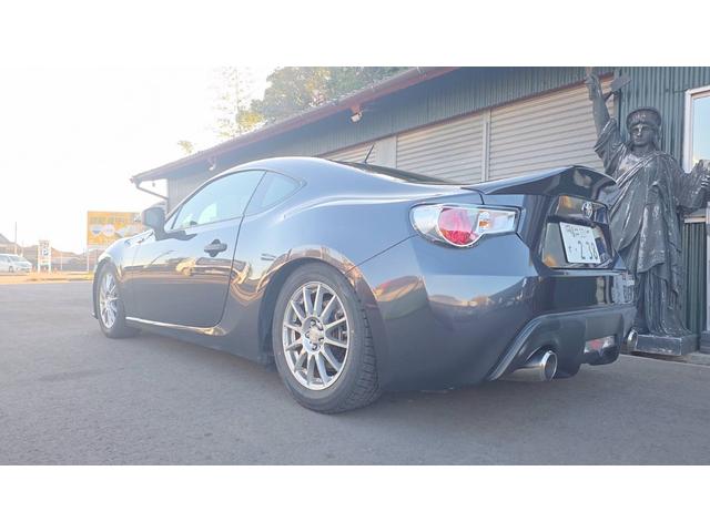 ８６ レーシング　６速マニュアル　ダックテールスポイラー　ロールゲージ　車高調　エアコン　パワステ　パワーウィンドウ　ＡＢＳ　エアバック（11枚目）