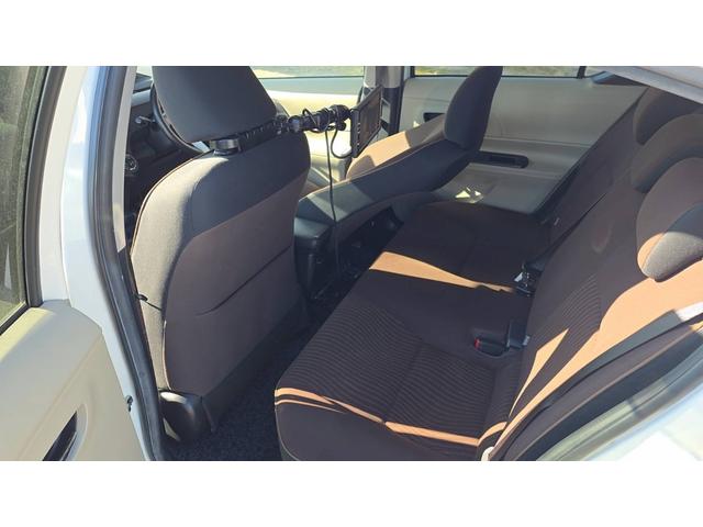 アクア Ｇ　Ｂｌｕｅｔｏｏｔｈオーディオ　後席モニター　キーレスエントリー　電動格納ミラー　メモリーナビ　アイドリングストップ　衝突安全ボディ（14枚目）