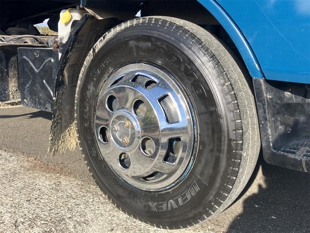 タイタントラック ダンプ　２．０ｔ　５速ＭＴ　後輪ダブル　エアコン　パワーウィンドウ　ＣＤ（14枚目）