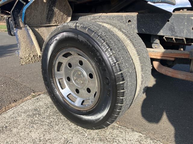 タイタントラック ダンプ　２．０ｔ　５速ＭＴ　後輪ダブル　エアコン　パワーウィンドウ　ＣＤ（19枚目）