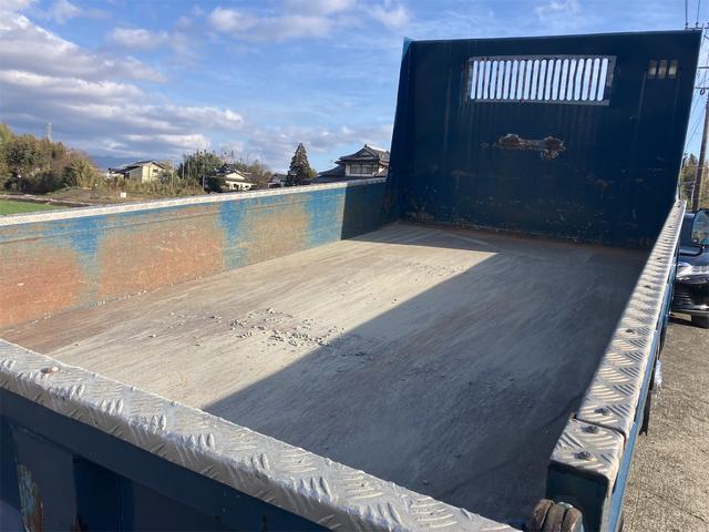 タイタントラック ダンプ　２．０ｔ　５速ＭＴ　後輪ダブル　エアコン　パワーウィンドウ　ＣＤ（23枚目）