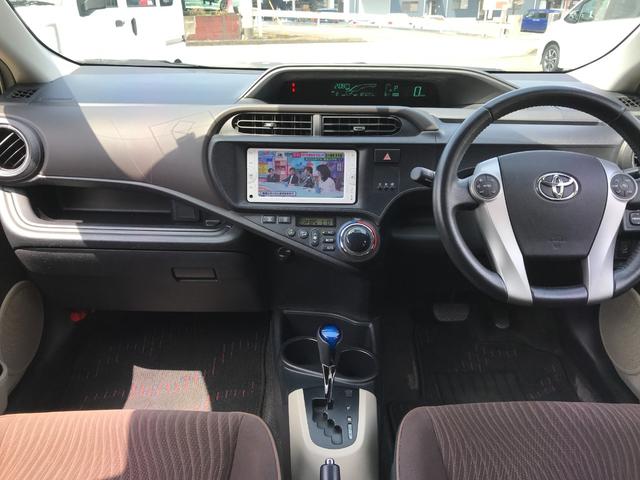 アクア Ｇ　ＥＴＣ　バックカメラ　ナビ　ＴＶ　アルミホイール　キーレスエントリー　アイドリングストップ　電動格納ミラー　ＣＶＴ　衝突安全ボディ　ＡＢＳ　ＥＳＣ　Ｂｌｕｅｔｏｏｔｈ　エアコン　パワーステアリング（2枚目）
