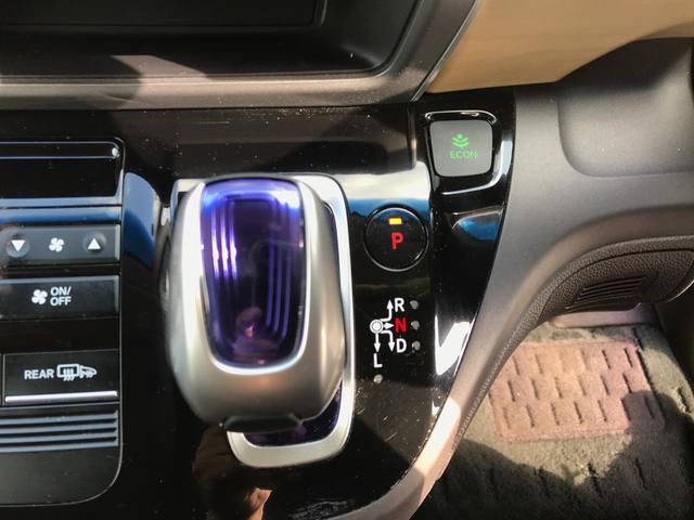 フリードハイブリッド ハイブリッド・Ｇホンダセンシング　ハイブリッド　ＥＴＣ　バックカメラ　ナビ　両側電動スライドドア　オートクルーズコントロール　レーンアシスト　衝突被害軽減システム　オートライト　ＬＥＤヘッドランプ　スマートキー　ＡＴ　盗難防止システム（10枚目）