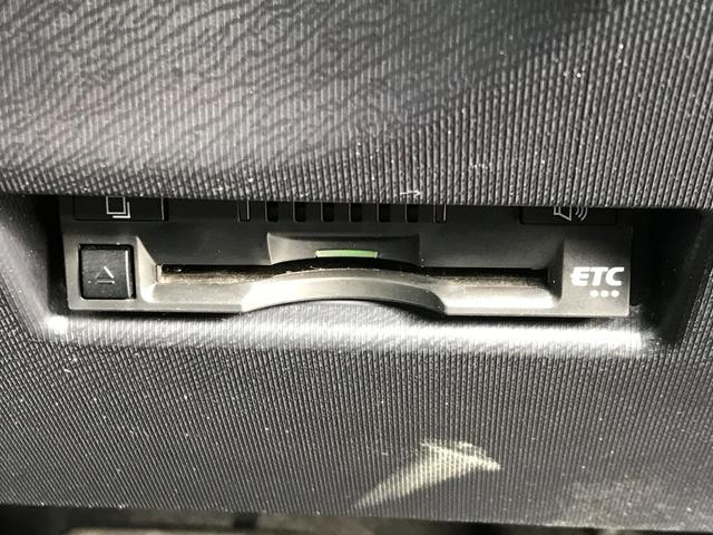 アクア Ｓスタイルブラック　ＴＲＤエアロ・社外１７インチアルミホイール・クリアランスソナー・シートヒーター・ナビ・フルセグＴＶ・バックカメラ・ＥＴＣ・トヨタセーフティセンス・ＬＥＤヘッドライト（4枚目）