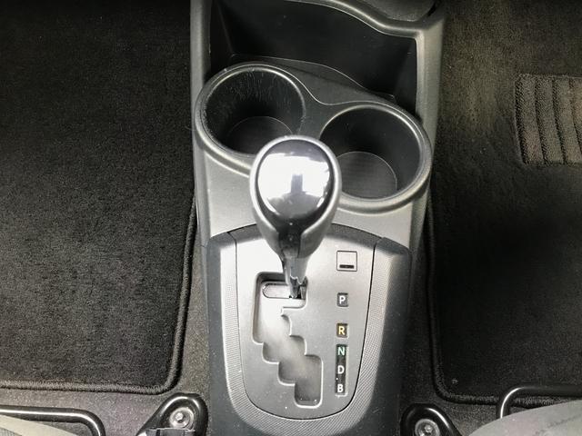 アクア Ｓスタイルブラック　ＴＲＤエアロ・社外１７インチアルミホイール・クリアランスソナー・シートヒーター・ナビ・フルセグＴＶ・バックカメラ・ＥＴＣ・トヨタセーフティセンス・ＬＥＤヘッドライト（8枚目）