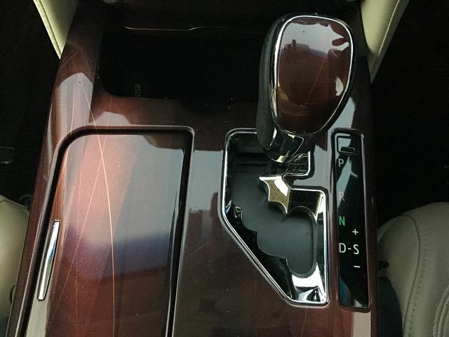 クラウンハイブリッド ロイヤルサルーンＧ　ドライブレコーダー　ＥＴＣ　クリアランスソナー　オートクルーズコントロール　バックカメラ　ナビ　ＴＶ　アルミホイール　オートライト　ＨＩＤ　ＣＶＴ　スマートキー　電動格納ミラー　盗難防止システム（6枚目）