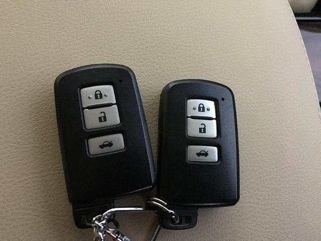 クラウンハイブリッド ロイヤルサルーンＧ　ドライブレコーダー　ＥＴＣ　クリアランスソナー　オートクルーズコントロール　バックカメラ　ナビ　ＴＶ　アルミホイール　オートライト　ＨＩＤ　ＣＶＴ　スマートキー　電動格納ミラー　盗難防止システム（11枚目）