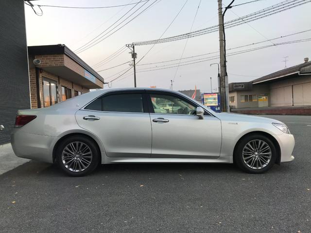 クラウンハイブリッド ロイヤルサルーンＧ　ドライブレコーダー　ＥＴＣ　クリアランスソナー　オートクルーズコントロール　バックカメラ　ナビ　ＴＶ　アルミホイール　オートライト　ＨＩＤ　ＣＶＴ　スマートキー　電動格納ミラー　盗難防止システム（15枚目）