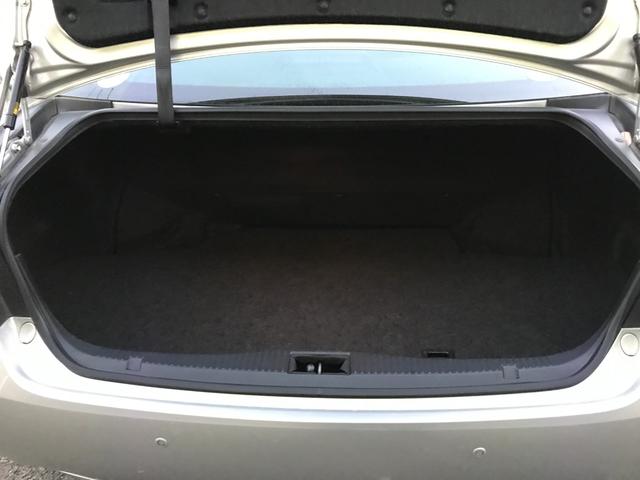 クラウンハイブリッド ロイヤルサルーンＧ　ドライブレコーダー　ＥＴＣ　クリアランスソナー　オートクルーズコントロール　バックカメラ　ナビ　ＴＶ　アルミホイール　オートライト　ＨＩＤ　ＣＶＴ　スマートキー　電動格納ミラー　盗難防止システム（19枚目）