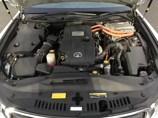 クラウンハイブリッド ロイヤルサルーンＧ　ドライブレコーダー　ＥＴＣ　クリアランスソナー　オートクルーズコントロール　バックカメラ　ナビ　ＴＶ　アルミホイール　オートライト　ＨＩＤ　ＣＶＴ　スマートキー　電動格納ミラー　盗難防止システム（20枚目）