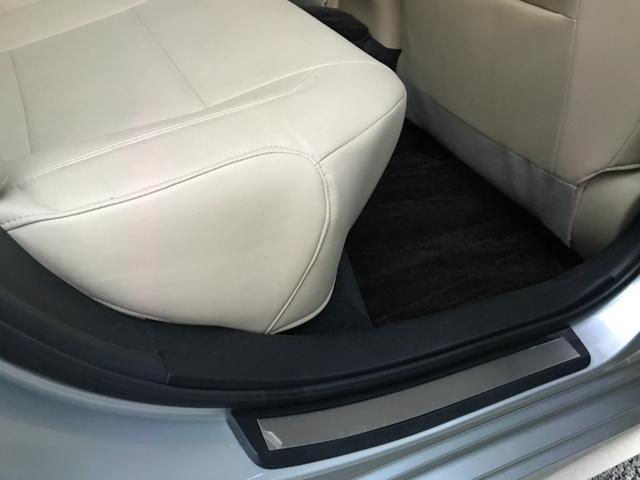 クラウンハイブリッド ロイヤルサルーンＧ　ドライブレコーダー　ＥＴＣ　クリアランスソナー　オートクルーズコントロール　バックカメラ　ナビ　ＴＶ　アルミホイール　オートライト　ＨＩＤ　ＣＶＴ　スマートキー　電動格納ミラー　盗難防止システム（27枚目）