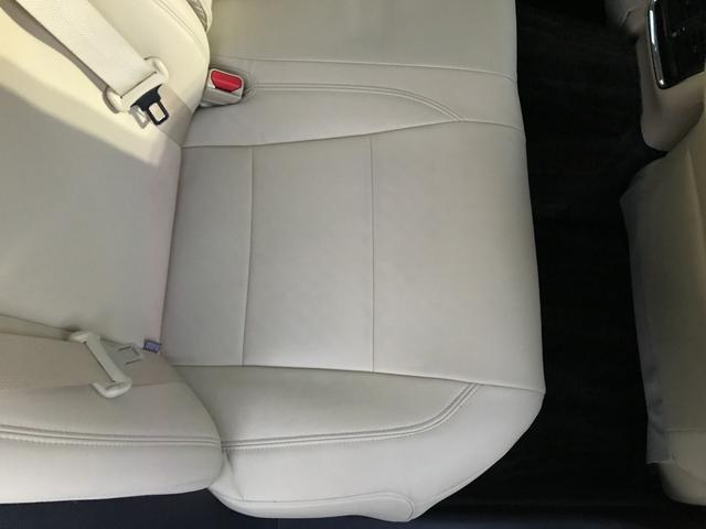 クラウンハイブリッド ロイヤルサルーンＧ　ドライブレコーダー　ＥＴＣ　クリアランスソナー　オートクルーズコントロール　バックカメラ　ナビ　ＴＶ　アルミホイール　オートライト　ＨＩＤ　ＣＶＴ　スマートキー　電動格納ミラー　盗難防止システム（29枚目）