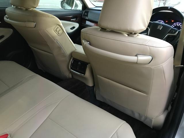 クラウンハイブリッド ロイヤルサルーンＧ　ドライブレコーダー　ＥＴＣ　クリアランスソナー　オートクルーズコントロール　バックカメラ　ナビ　ＴＶ　アルミホイール　オートライト　ＨＩＤ　ＣＶＴ　スマートキー　電動格納ミラー　盗難防止システム（30枚目）