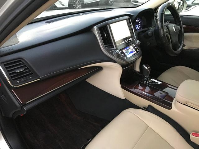 クラウンハイブリッド ロイヤルサルーンＧ　ドライブレコーダー　ＥＴＣ　クリアランスソナー　オートクルーズコントロール　バックカメラ　ナビ　ＴＶ　アルミホイール　オートライト　ＨＩＤ　ＣＶＴ　スマートキー　電動格納ミラー　盗難防止システム（41枚目）