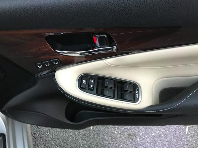 クラウンハイブリッド ロイヤルサルーンＧ　ドライブレコーダー　ＥＴＣ　クリアランスソナー　オートクルーズコントロール　バックカメラ　ナビ　ＴＶ　アルミホイール　オートライト　ＨＩＤ　ＣＶＴ　スマートキー　電動格納ミラー　盗難防止システム（47枚目）