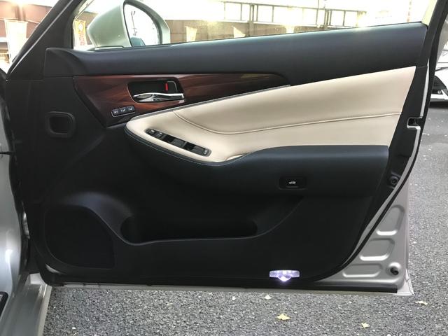 クラウンハイブリッド ロイヤルサルーンＧ　ドライブレコーダー　ＥＴＣ　クリアランスソナー　オートクルーズコントロール　バックカメラ　ナビ　ＴＶ　アルミホイール　オートライト　ＨＩＤ　ＣＶＴ　スマートキー　電動格納ミラー　盗難防止システム（49枚目）