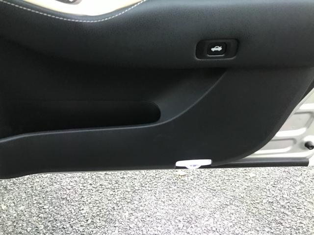 クラウンハイブリッド ロイヤルサルーンＧ　ドライブレコーダー　ＥＴＣ　クリアランスソナー　オートクルーズコントロール　バックカメラ　ナビ　ＴＶ　アルミホイール　オートライト　ＨＩＤ　ＣＶＴ　スマートキー　電動格納ミラー　盗難防止システム（56枚目）