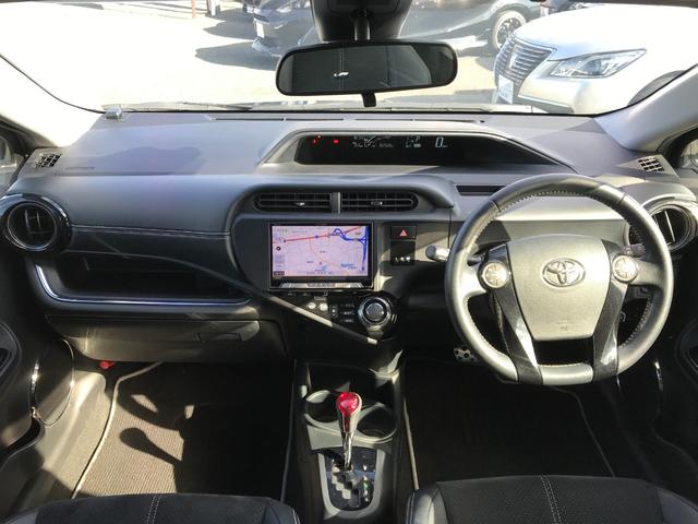 アクア Ｇ　Ｇ’ｓ　ＥＴＣ　バックカメラ　ナビ　ＴＶ　オートクルーズコントロール　レーンアシスト　衝突被害軽減システム　アルミホイール　オートマチックハイビーム　ＬＥＤヘッドランプ　スマートキー　電動格納ミラー　ＣＶＴ（2枚目）