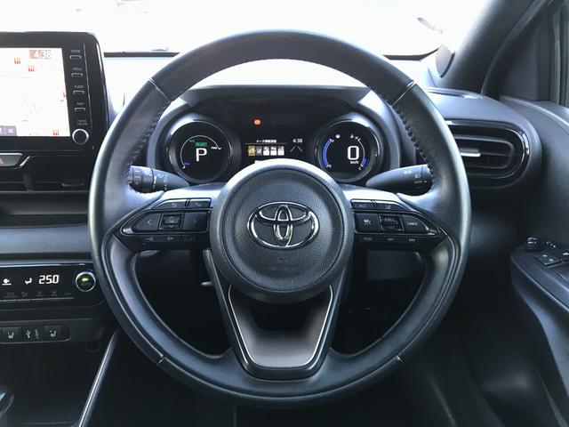 ヤリス ハイブリッドＺ　ドライブレコーダー　ＥＴＣ　バックカメラ　ナビ　クリアランスソナー　オートクルーズコントロール　レーンアシスト　衝突被害軽減システム　オートマチックハイビーム　ＬＥＤヘッドランプ　スマートキー（3枚目）