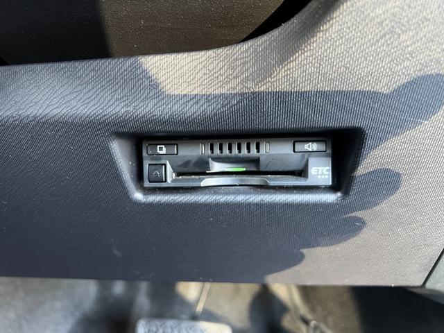 アクア Ｓ　ドライブレコーダー　ＥＴＣ　バックカメラ　ＴＶ　レーンアシスト　衝突被害軽減システム　オートマチックハイビーム　オートライト　スマートキー　電動格納ミラー　ＣＶＴ　衝突安全ボディ　ＡＢＳ　ＥＳＣ　ＣＤ（8枚目）