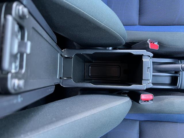 アクア Ｓ　ドライブレコーダー　ＥＴＣ　バックカメラ　ＴＶ　レーンアシスト　衝突被害軽減システム　オートマチックハイビーム　オートライト　スマートキー　電動格納ミラー　ＣＶＴ　衝突安全ボディ　ＡＢＳ　ＥＳＣ　ＣＤ（42枚目）