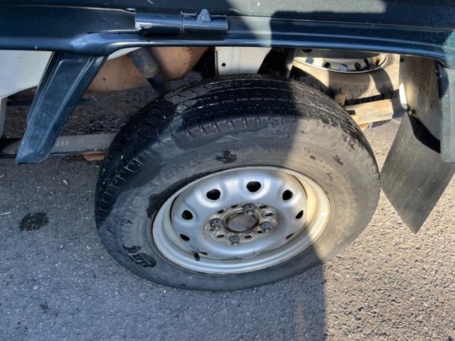 ハイゼットトラック ジャンボ　切替式４ＷＤ　エアコン　パワステ　パワーウィンド　ワイヤレスドアロック　シングルエアバッグ　純正ラジオ　マニュアル５速ミッション（22枚目）