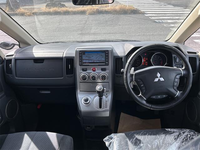 デリカＤ：５ Ｇ　パワーパッケージ　４ＷＤ　ＥＴＣ　バックカメラ　ナビ　ＴＶ　オートクルーズコントロール　両側スライド・片側電動　オートライト　ＨＩＤ　スマートキー　電動格納ミラー　３列シート　ＣＶＴ　アルミホイール　ＣＤ　ＤＶＤ再生（2枚目）