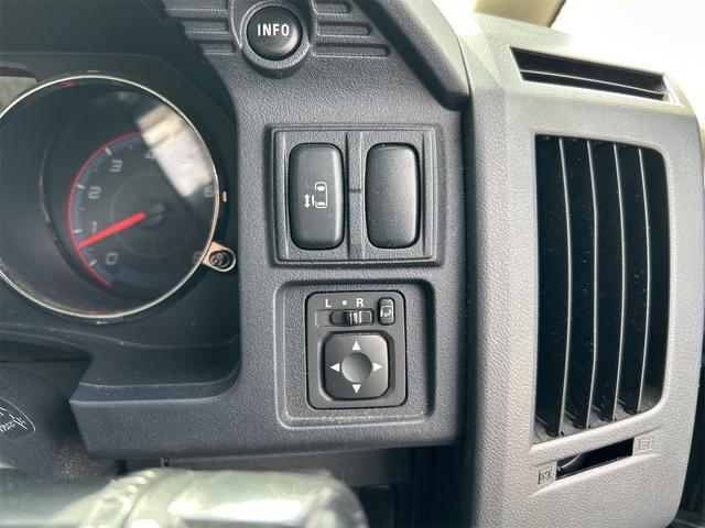 デリカＤ：５ Ｇ　パワーパッケージ　４ＷＤ　ＥＴＣ　バックカメラ　ナビ　ＴＶ　オートクルーズコントロール　両側スライド・片側電動　オートライト　ＨＩＤ　スマートキー　電動格納ミラー　３列シート　ＣＶＴ　アルミホイール　ＣＤ　ＤＶＤ再生（9枚目）