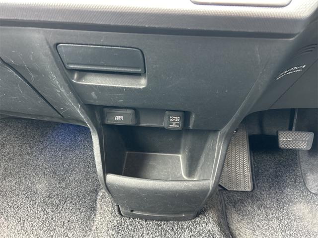 フリード Ｇ　ジャストセレクション　ドライブレコーダー　ＥＴＣ　バックカメラ　ナビ　ＴＶ　両側スライド・片側電動　オートライト　ＨＩＤ　キーレスエントリー　電動格納ミラー　ウォークスルー　ＣＶＴ　ＣＤ　ＤＶＤ再生　ＵＳＢ（42枚目）