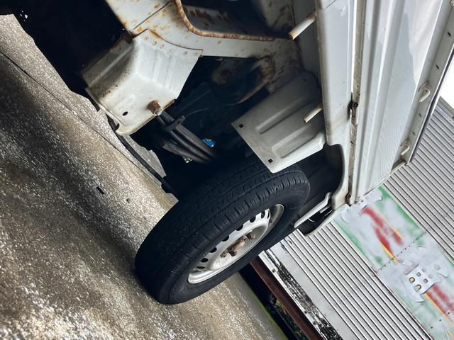アクティトラック ＳＤＸ　４ＷＤ　軽トラック　５速マニュアル車　エアコン　パワーステアリング　運転席エアバッグ　最大積載量３５０ｋｇ　ヘッドライトレベライザー（10枚目）